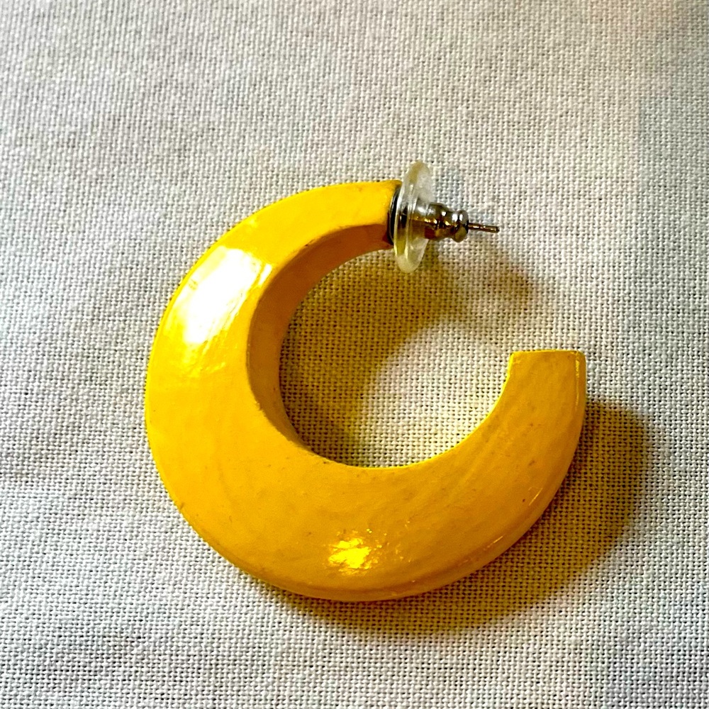 Vintage Wooden Yellow Hoop Earrings - Picture 4 of 16